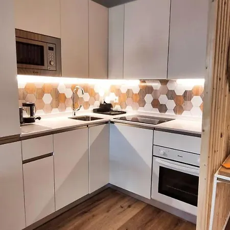 Exclusive Two Bedroom In Centre Apartament
