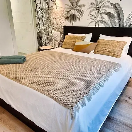 Exclusive Two Bedroom In Centre Apartament *