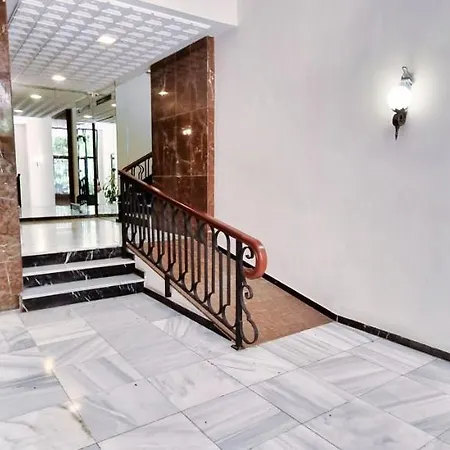 Exclusive Two Bedroom In Centre Apartament